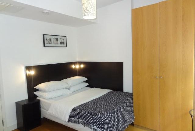 Studio flat on Flat 19, 28-29 Cartwright Gardens, Bloomsbury, £2,470/mo