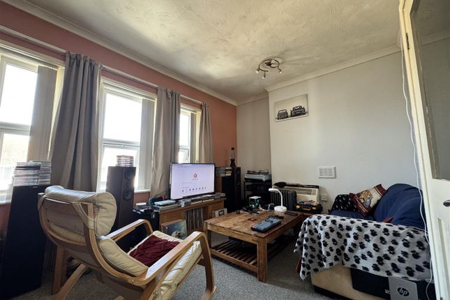 Flat 3, 2, Pelham Place, Pelham Road, Seaford photo 3