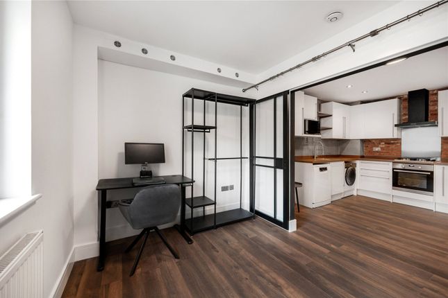 Flat 3, 14, West Central Street, London photo 3