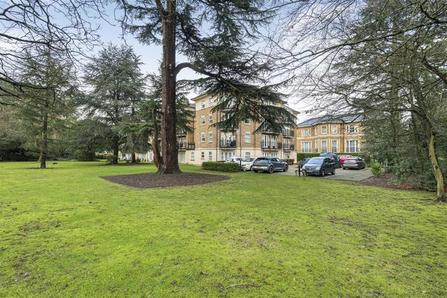 Flat for sale in The Huntley, Carmelite Drive, Reading