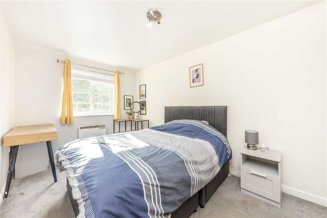 Flat for sale in Cold Blow Lane, London