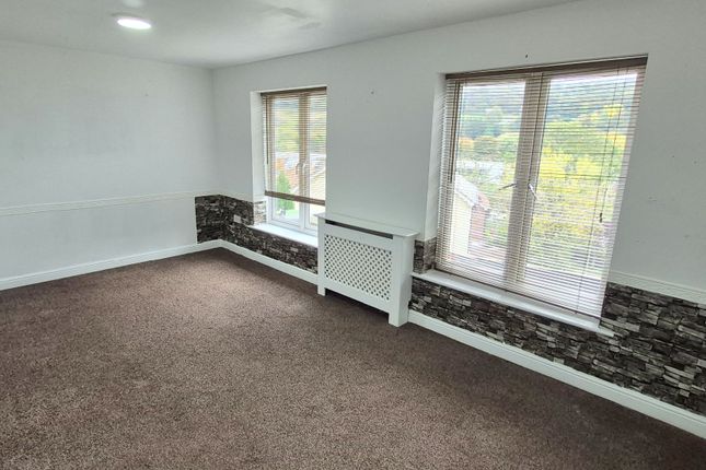 27 Phoenix Drive, Scarborough photo 2