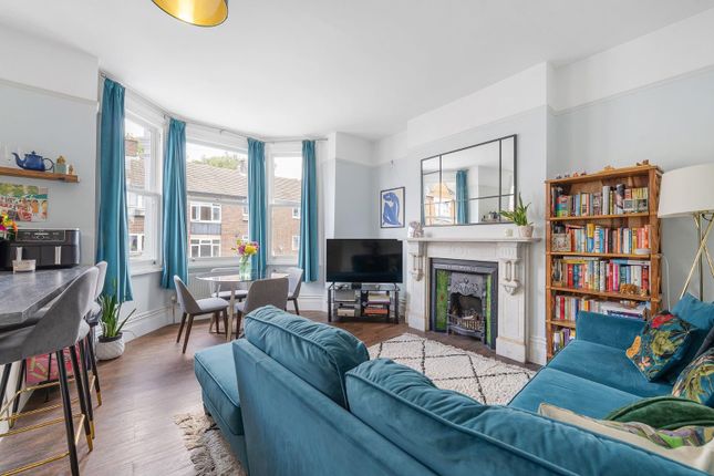 Flat B, 70, Sudbourne Road, London photo 3