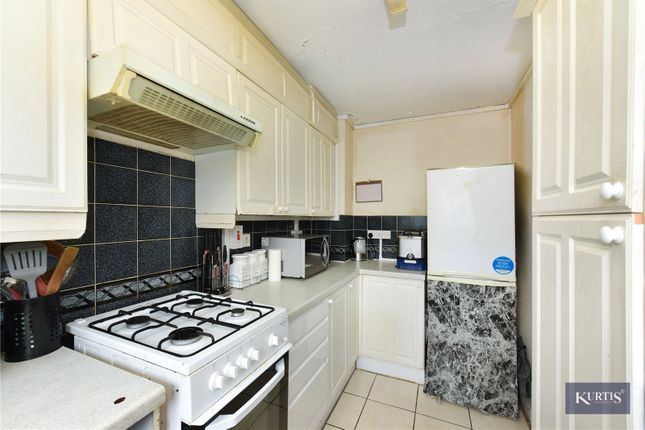 144, Green Pond Close, London photo 4