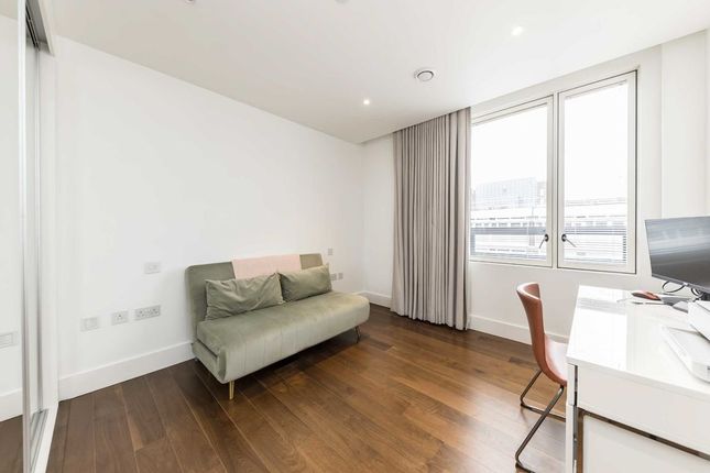 Flat for sale in Upper Richmond Road, London