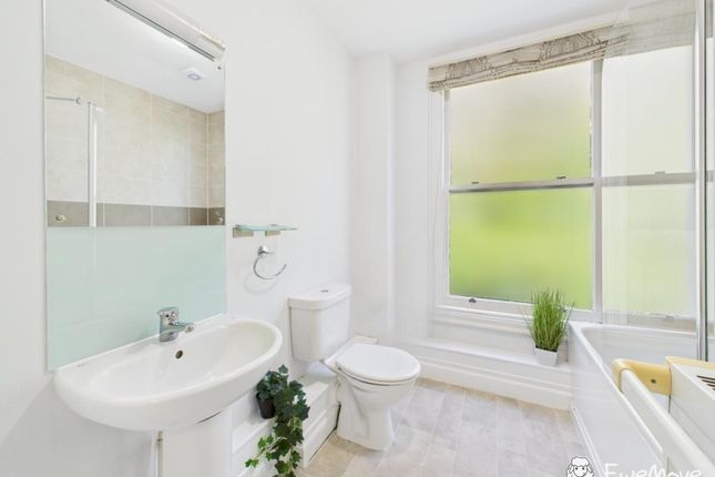 Flat 4, Glenfern, 2 Archers Road, Southampton photo 4