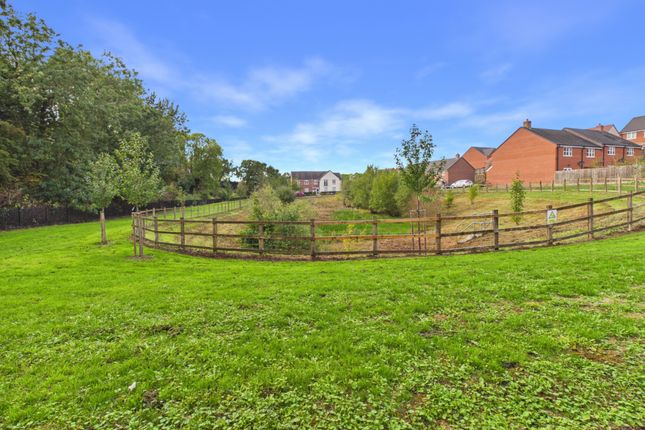 12, Willis Close, Northampton photo 3