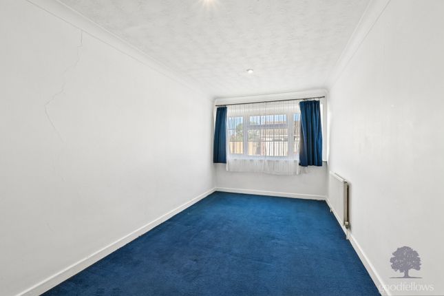 16, Gavina Close, Surrey photo 5