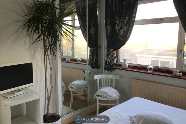 Longfield Avenue, Enfield photo 5