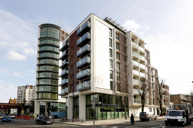 Thumbnail Flat to rent in Stamford Square, London