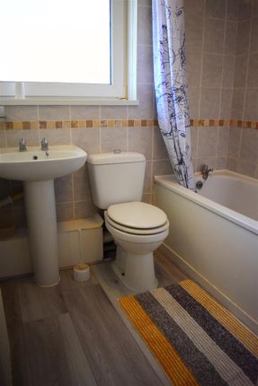 Flat to rent in Sedgley Close, Southsea