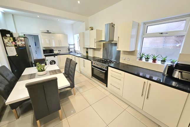 2, Crayfield Road, Manchester photo 4