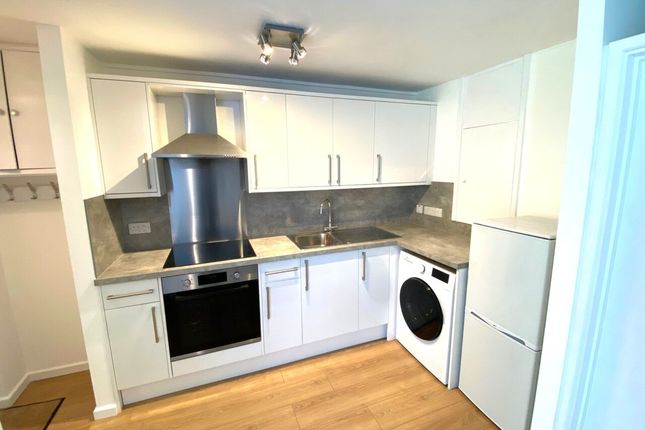 Thumbnail Flat to rent in Butler Close, Oxford, Oxfordshire