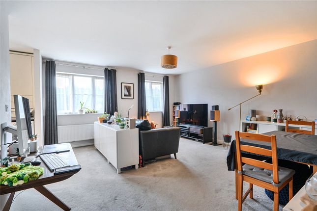 Flat 3, Skylark House,, Asheridge Road, Buckinghamshire photo 4