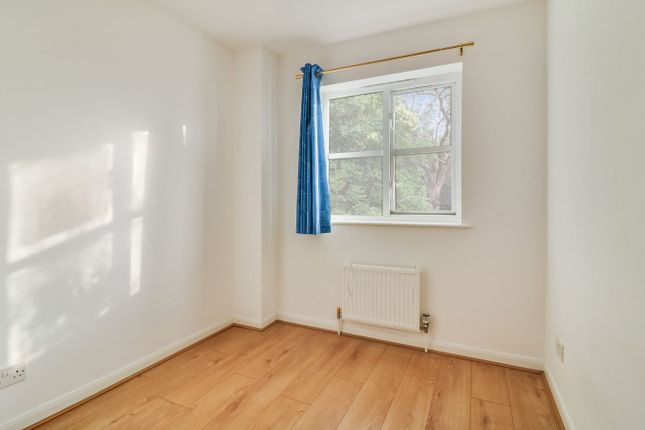 79, Lime Close, Harrow photo 5