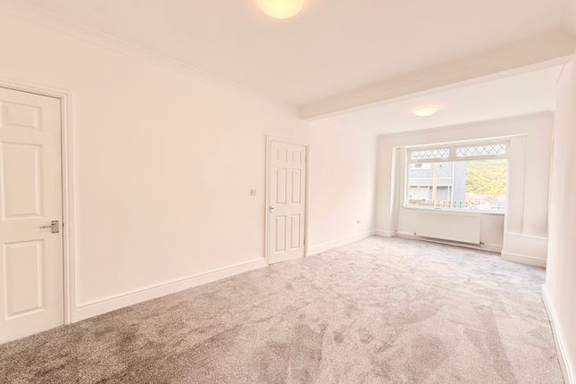37 James Road, Bridgend photo 3
