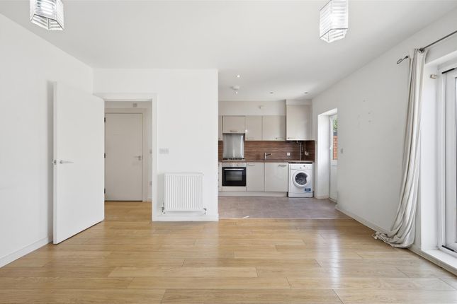 35, Magnetic Crescent, Enfield photo 4