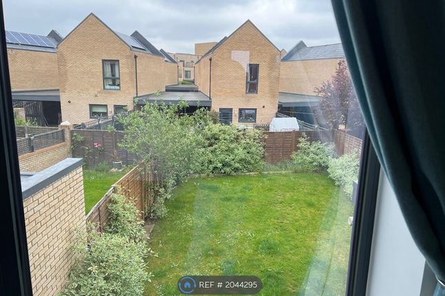 Detached house to rent in Ellis Road, Trumpington, Cambridge