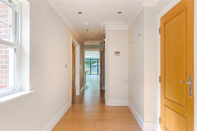 1A, Roundwood Park, Hertfordshire photo 2