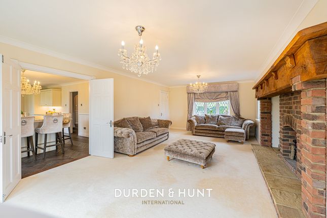 13 The Paddocks, Romford photo 4