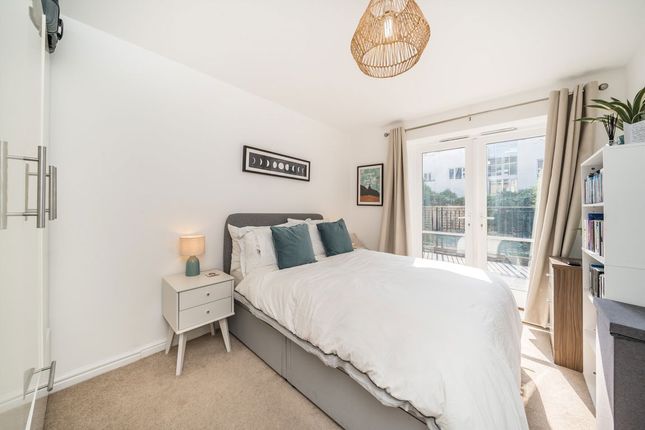 Flat 52, Voltaire Buildings, 330, Garratt Lane, London photo 4