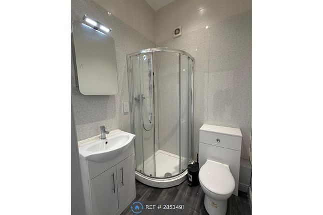 Room, Huddersfield Road, Austerlands, Oldham photo 3