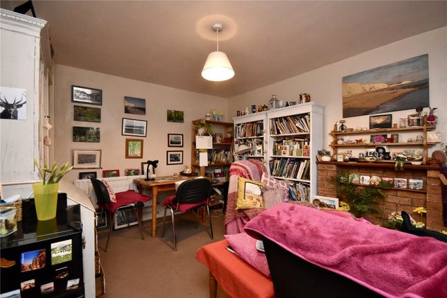 31, Richmond Avenue, Oldham photo 3
