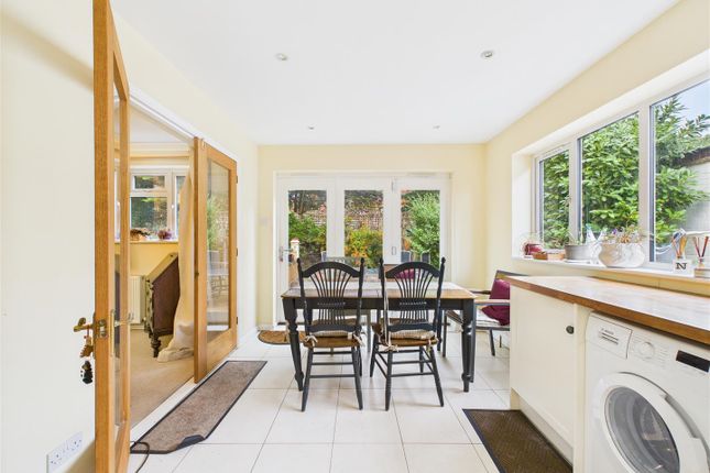 16, Manor Farm Avenue, Shepperton photo 3