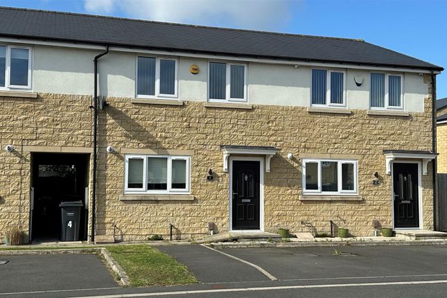 Thumbnail Town house for sale in Tunwell Close, Eccleshill, Bradford.