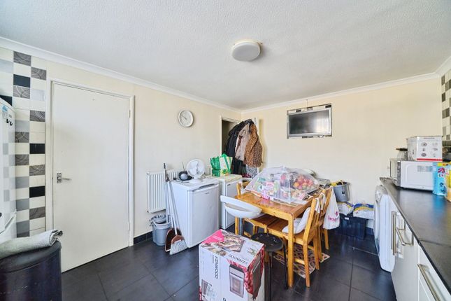 35, Southern Avenue, Feltham photo 4