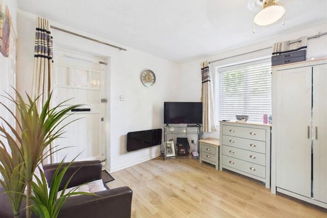 7, Abercorn Grove, Ruislip photo 2
