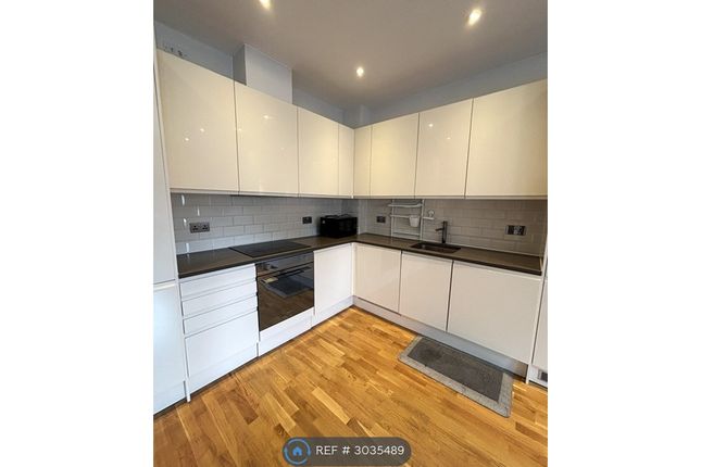 Flat, Wyvern House Maybury Close, Camberley photo 5