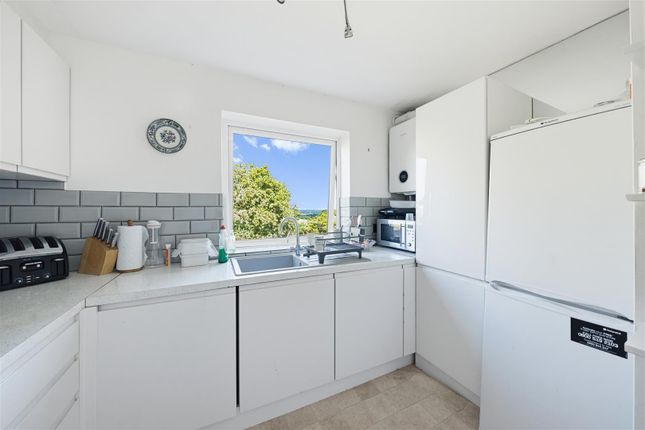 13 Jolive Court, Rosetrees, Guildford photo 3