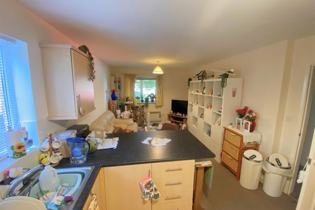 7 Saskia Court, Oliver Street, Rugby photo 3