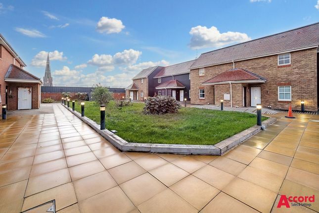 Thumbnail Flat for sale in Market Place, Nayland Court