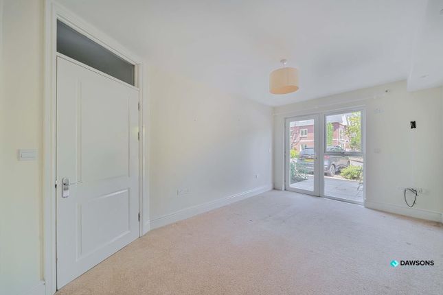 3, Willow Court, Swansea photo 2