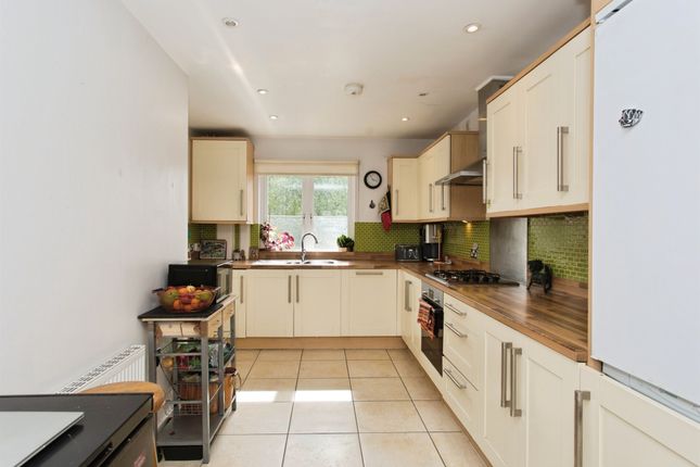 13, Moorlands Close, Royston photo 2