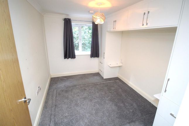 8, Breffini Court, Adeyfield photo 2
