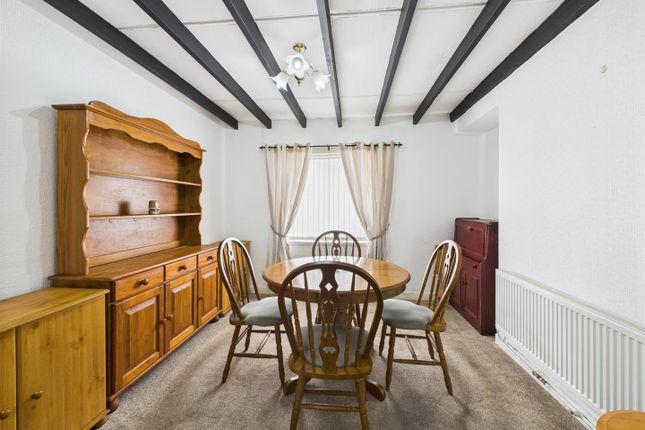 37, Hall Street, Ammanford photo 4