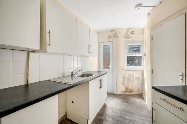 2b Chaplin Road, London photo 3
