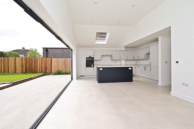 129, Fleet Road, Farnborough photo 4