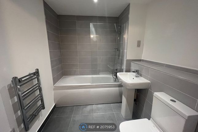 Flat to rent in Barton Road, Manchester