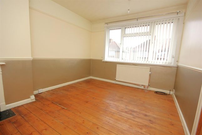 Terraced house for sale in Highfield Road, Rushden