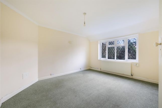 Thumbnail Maisonette to rent in Chipstead Station Parade, Chipstead, Coulsdon