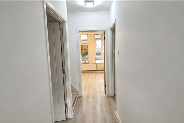 22, South Lodge Ave, Mitcham photo 3