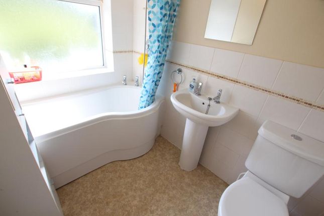 Meadway Drive, Horsell photo 4