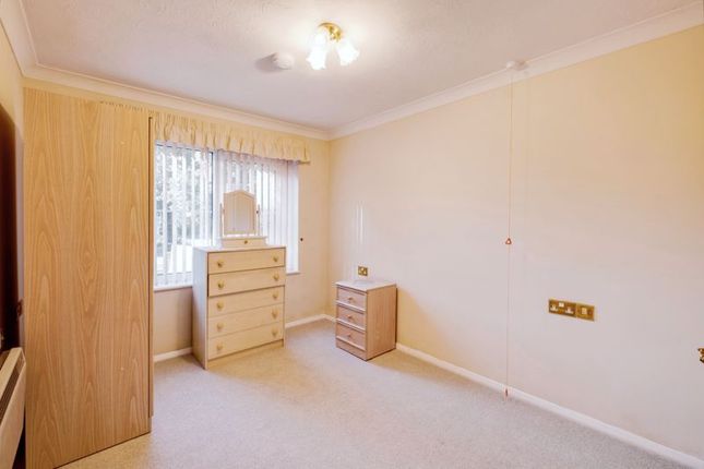 Flat for sale in Wellington Court, Bournemouth