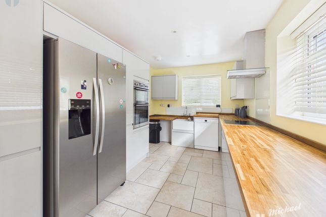 2a Linnet Drive, Aylesbury photo 4