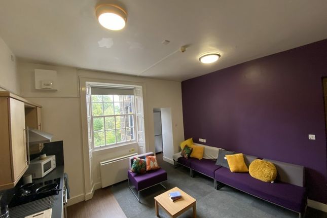 Room to rent in Fenham Hall Drive, Fenham, Newcastle Upon Tyne