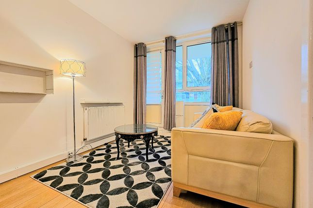 Thumbnail Flat to rent in Clarence Gardens, London